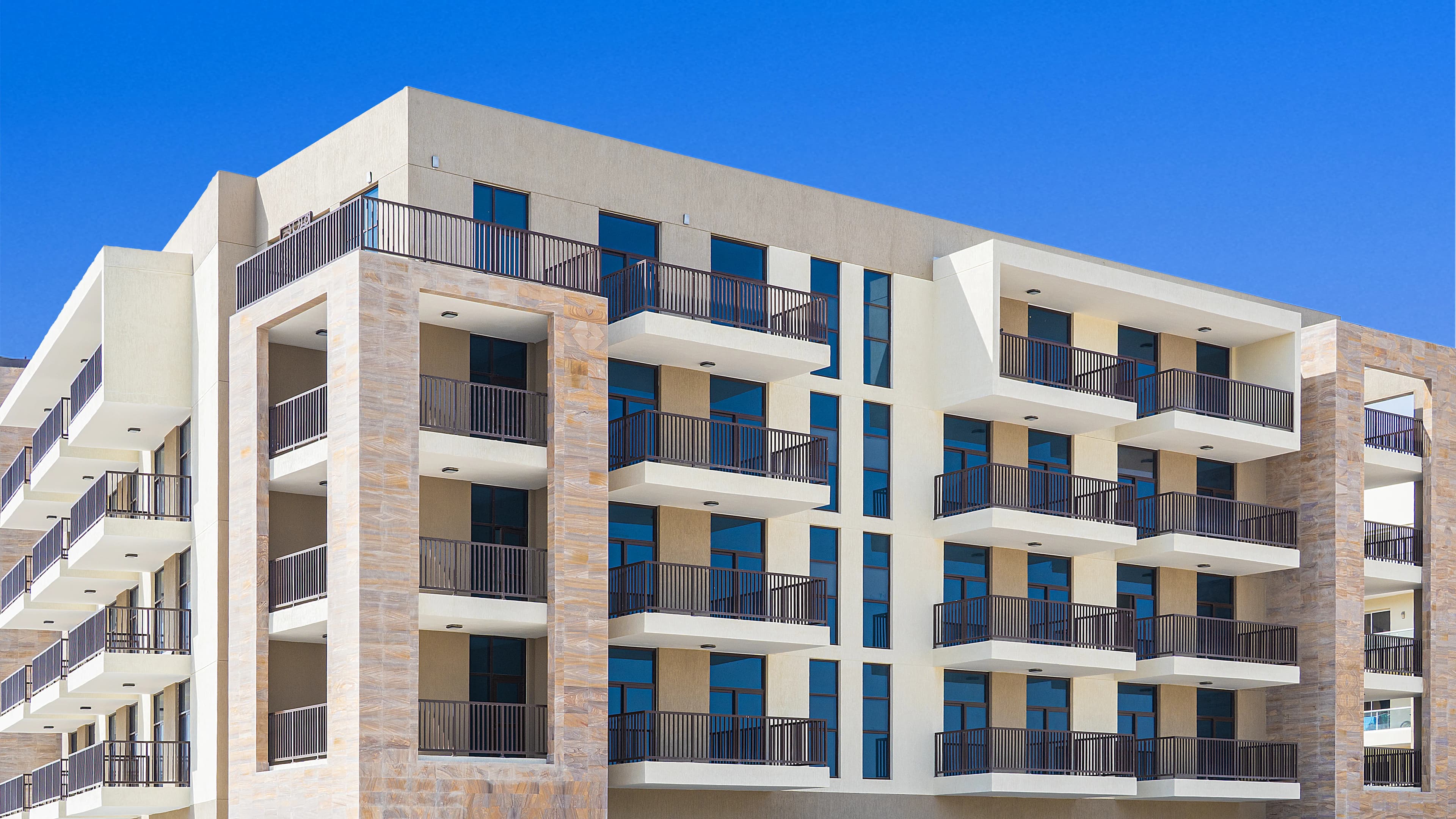 RR Residence - Image 14