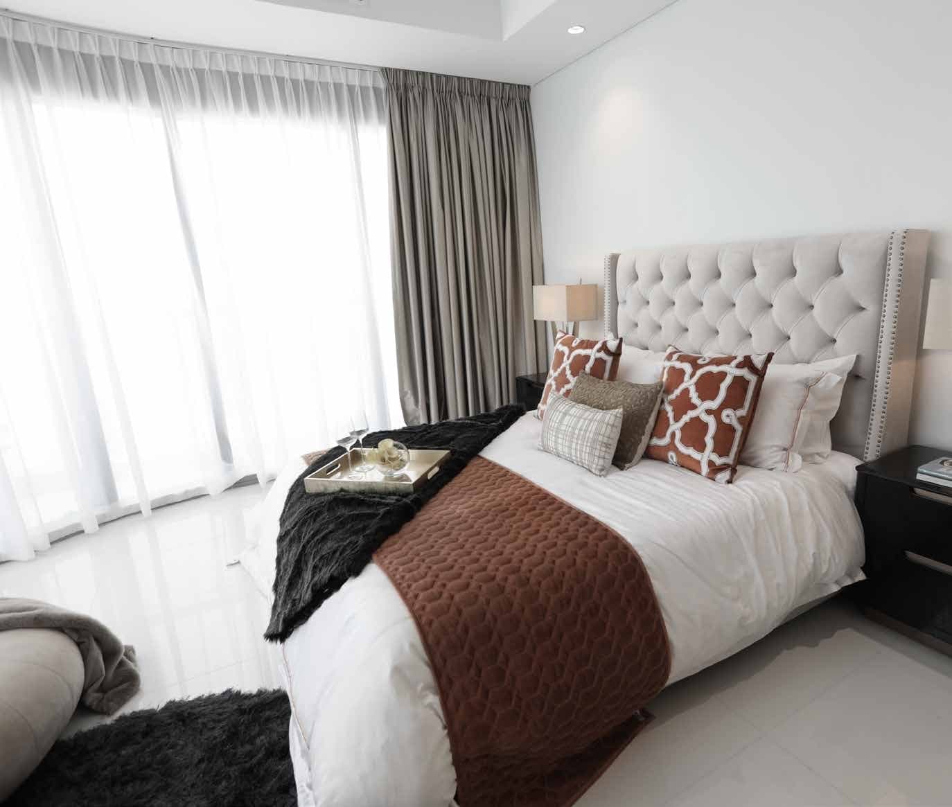 Paramount Tower Hotel - Image 11
